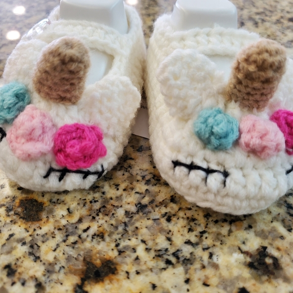 Nwt baby girl unicorn bibs, blanket. Shoes rattle, socks and more - Picture 14 of 16